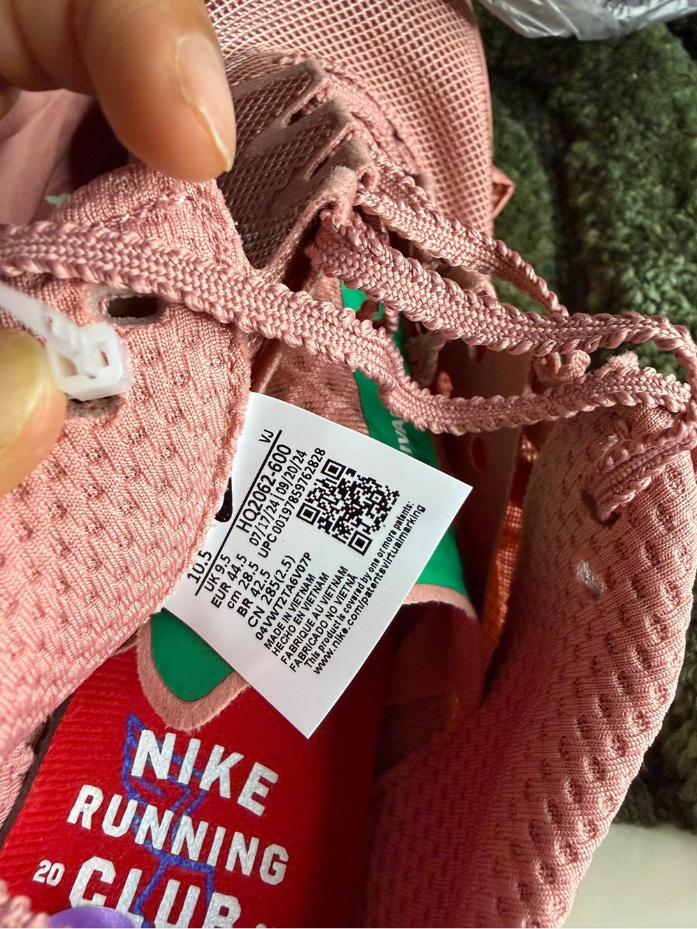 Nike Women’s Pink Athletic Training Sneakers with Green Tongue Accents - Picture 6 of 6
